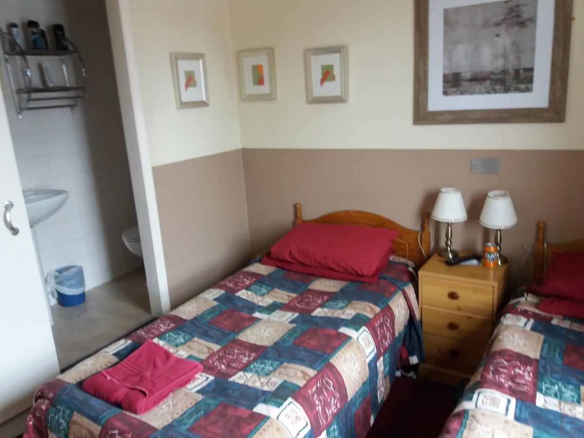 The Crouch Oak Bed and Breakfast Addlestone Buitenkant foto